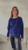 pull femme court et oversize manche longue col rond velours bio confortable bleu profond