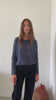 Tee-shirt bleu marine Extra Suny mixé avec un pantalon bleu pour un look chic et décontracté