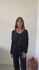 Tee-shirt oversize manche longue resserée col V femme en coton bio – EXTRA SUNY V noir noir
