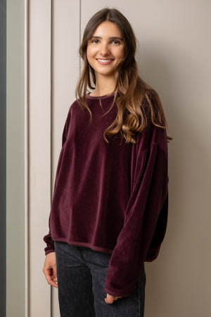 Pull ELSA bordeaux en velours bio GOTS femme col rond oversize porté Suny