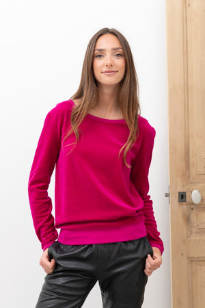 Pull Georgia en velours bio rose fuchsia – col danseuse, coupe féminine et confortable