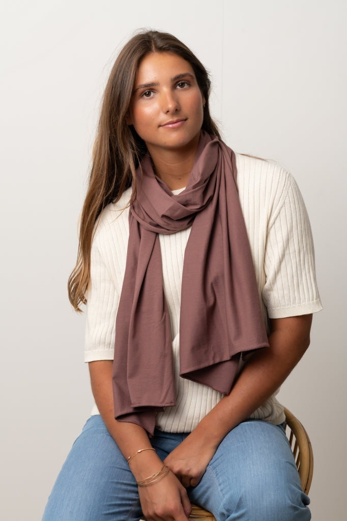 Pull Ines écru caresse Suny en maille côtelée 100% coton, manches courtes au coude avec cheche cacao 