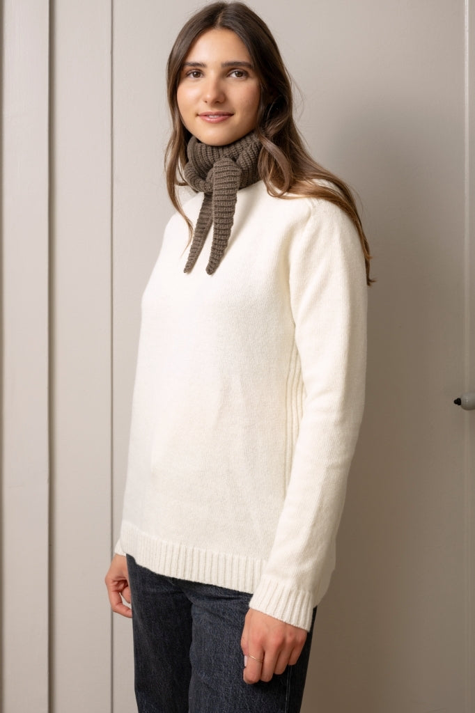 Pull JANE écru caresse femme en laine italienne upcyclée avec détails côtelés Suny