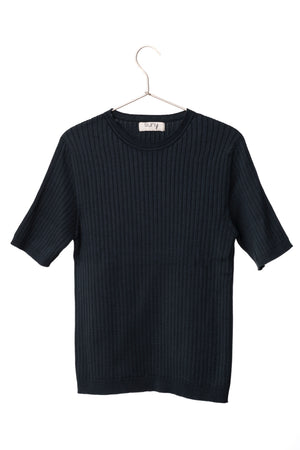 Pull femme Ines noir graphite en coton, coupe droite près du corps