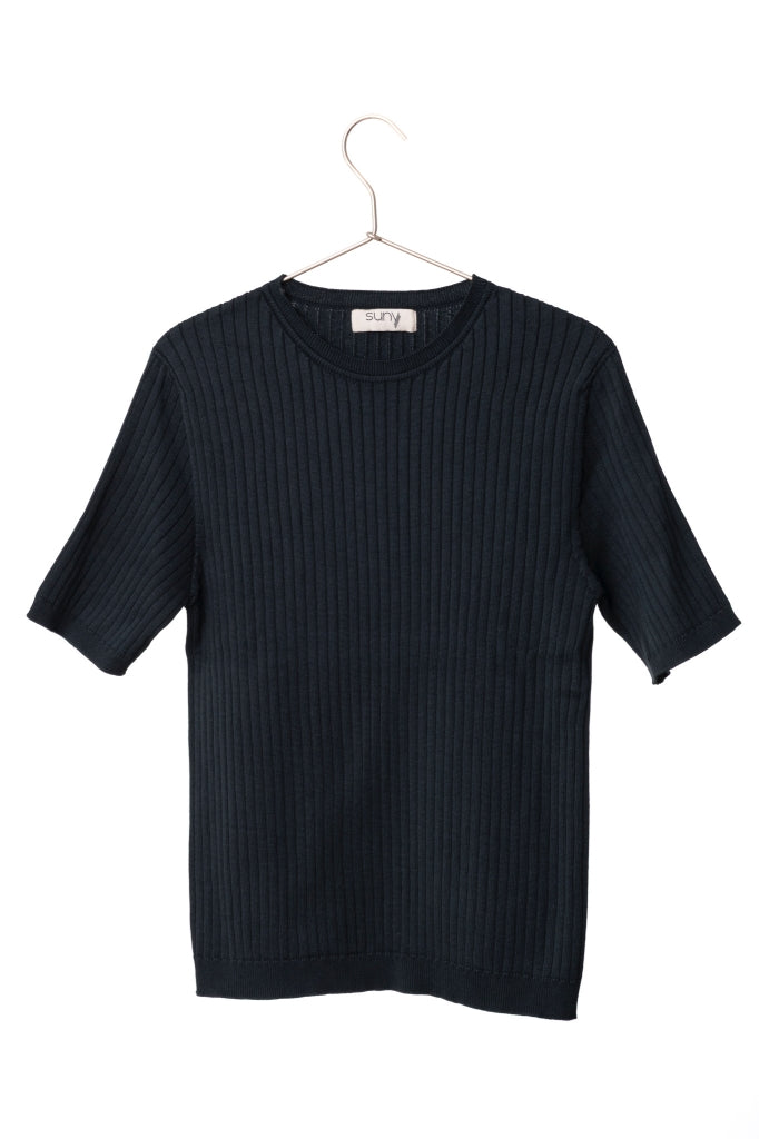 Pull femme Ines noir graphite en coton, coupe droite près du corps