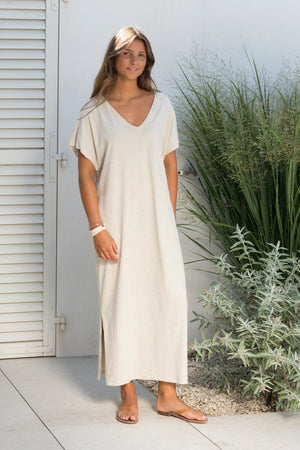 robe longue et fluide en lin et coton upcyclée avec ceinture col V manche courte écru fendue sur le côté