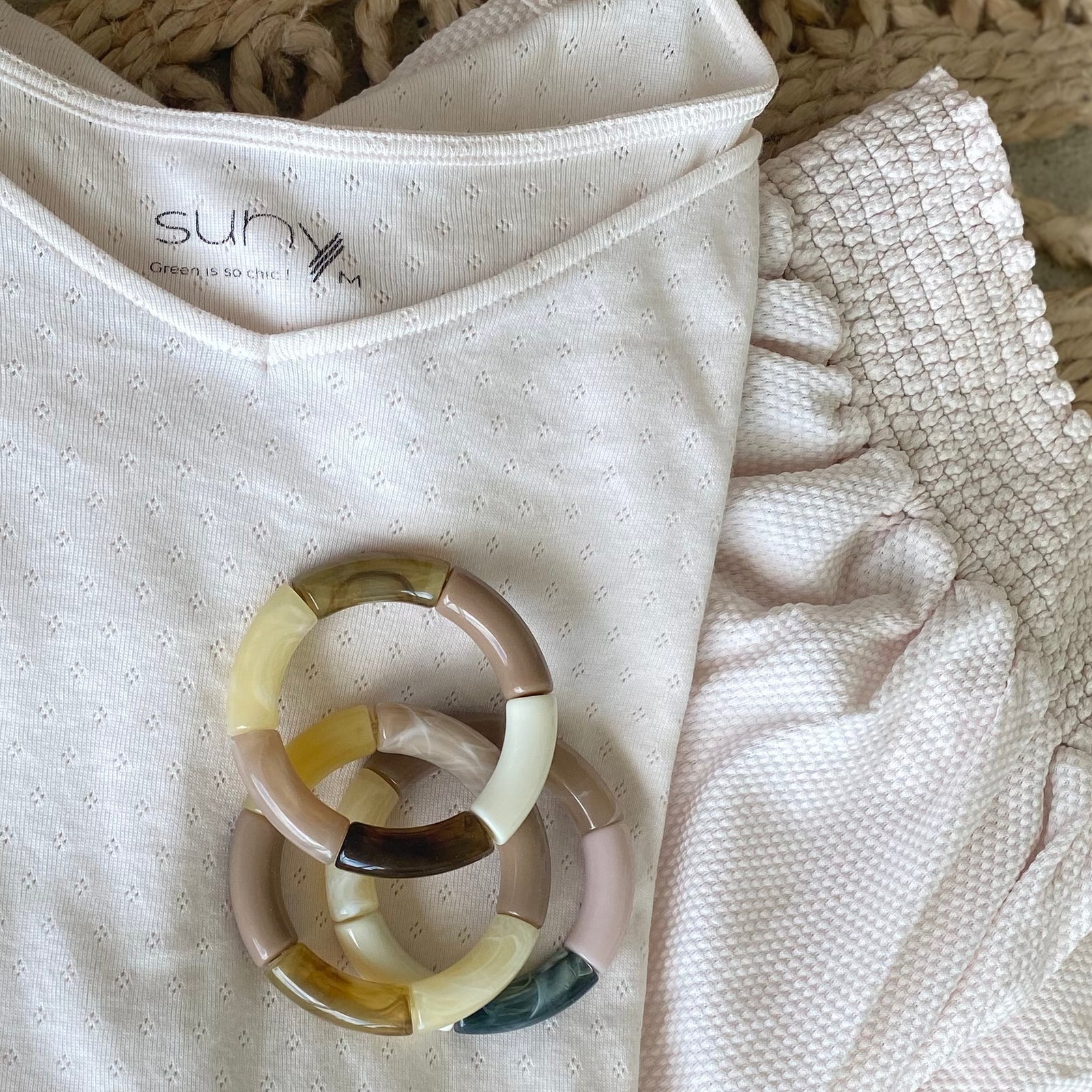 comment associer bijoux et tenue rose poudré ? 