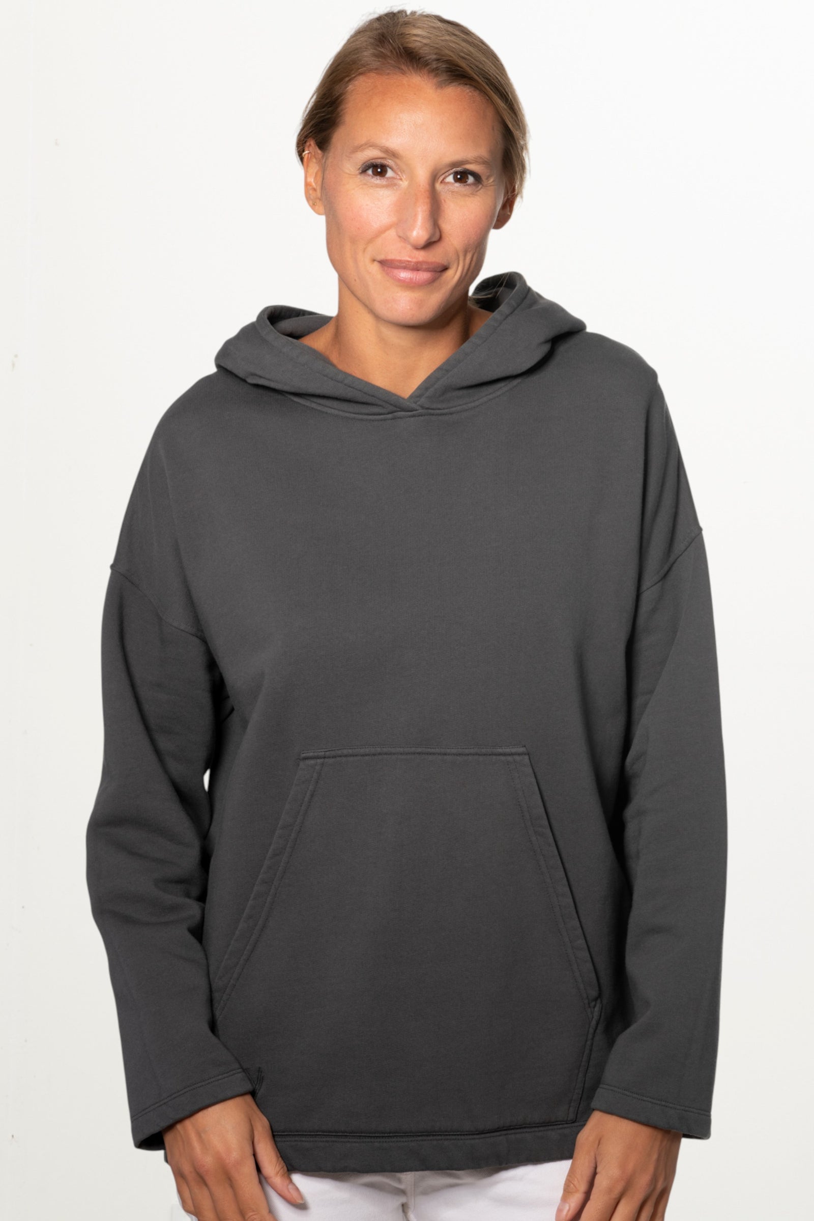 Sweat capuche femme coton bio certifié GOTS hoodie en molleton bio oversize vareuse anthracite, gris, gris foncé, gris graphite, charbon