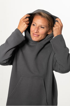 Sweat capuche femme coton bio certifié GOTS hoodie en molleton bio oversize vareuse anthracite, gris, gris foncé, gris graphite, charbon