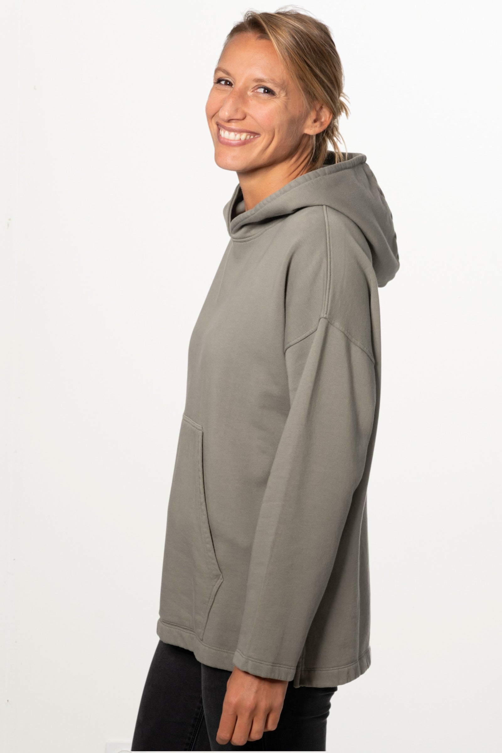 Sweat capuche femme coton bio certifié GOTS hoodie en molleton bio oversize vareuse gris kaki, gris, kaki, vert doux, gris vert