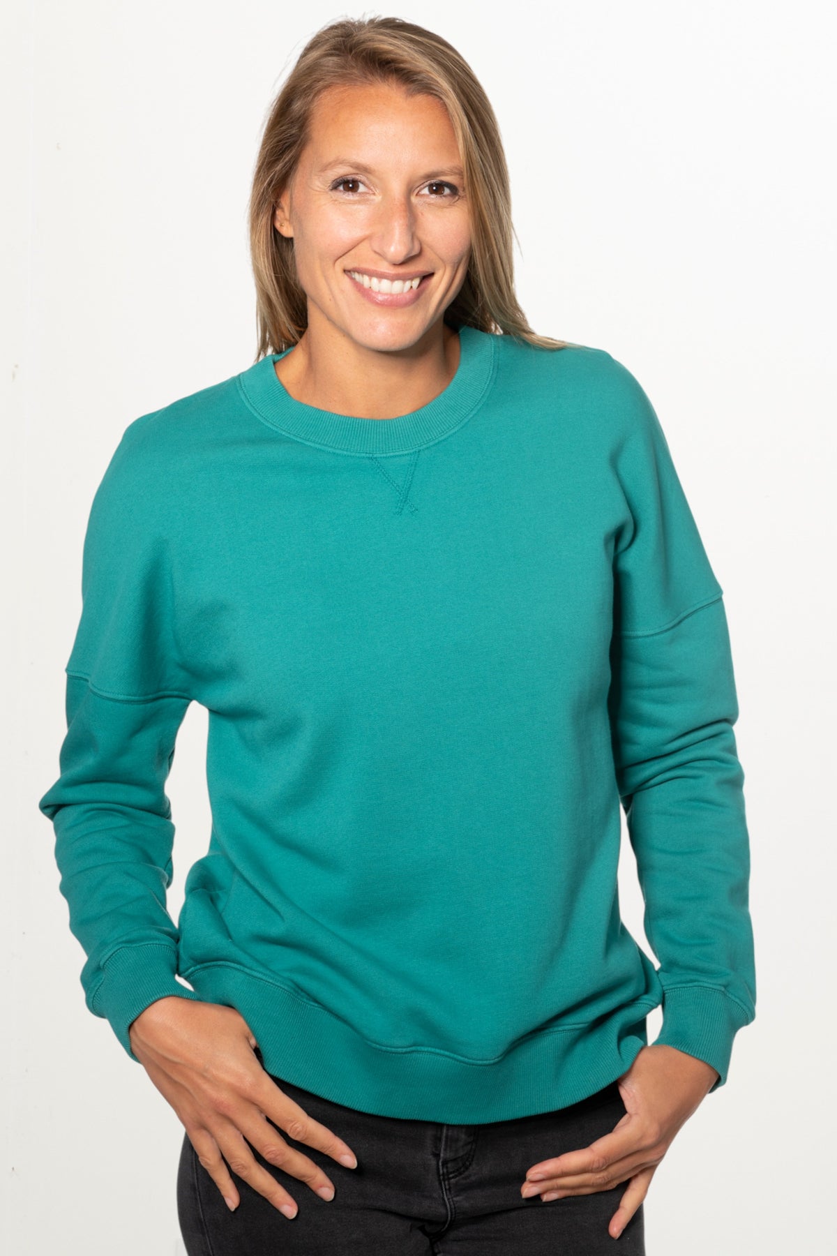 Sweat basique pour femme col rond manche longue manche tombante coton biologique certifié GOTS molleton vert émeraude, vert intense, vert lumineux, vert canard