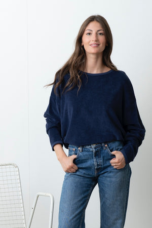 Pull Elsa marine foncé Suny en éponge bouclette coton bio certifié GOTS, coupe oversize