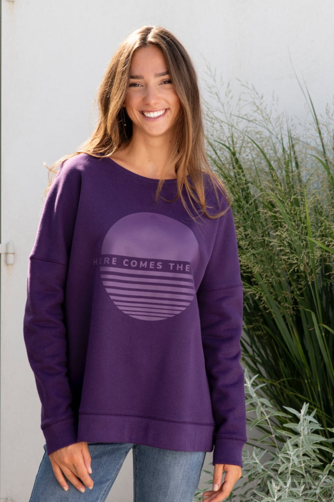 Sweat basique pour femme oversize col rond évasé manche longue manche tombante coton upcyclé molleton print here comes the sun violet