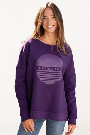 Sweat basique pour femme oversize col rond évasé manche longue manche tombante coton upcyclé molleton print here comes the sun violet