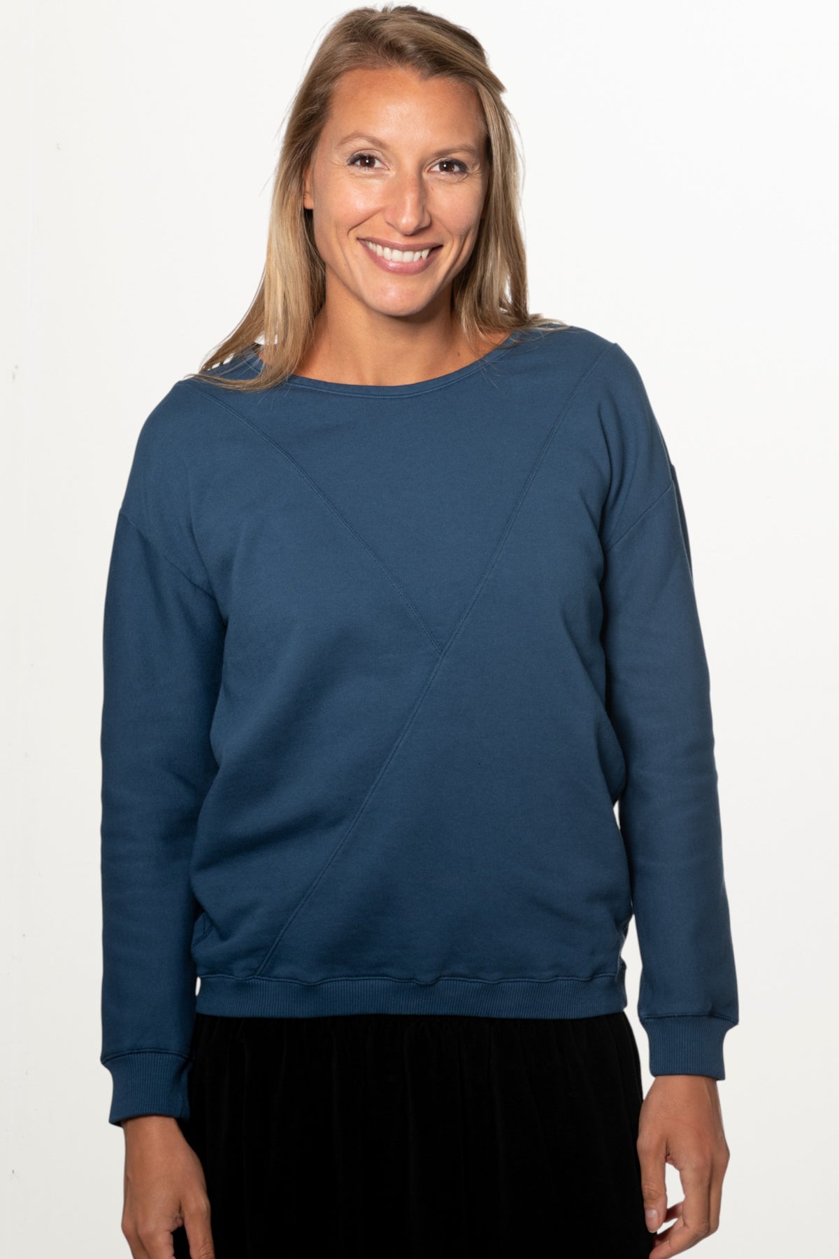 Pull sweat ajusté col rond pour femme en coton bio GOTS eco responsable marque suny bleu foncé bleu marine bleu soutenu