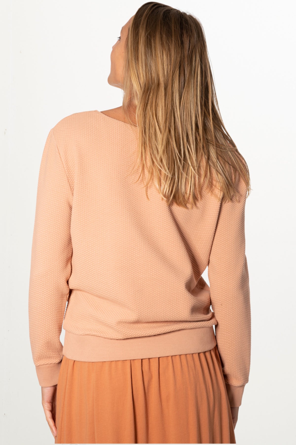 Pull femme manche longue col évasé ajusté en coton bio certifié GOTS rose des sables, rose doux, rose corail, rose brun, rose orange, vieux rose, rose ancien, rose beige, rose caramel