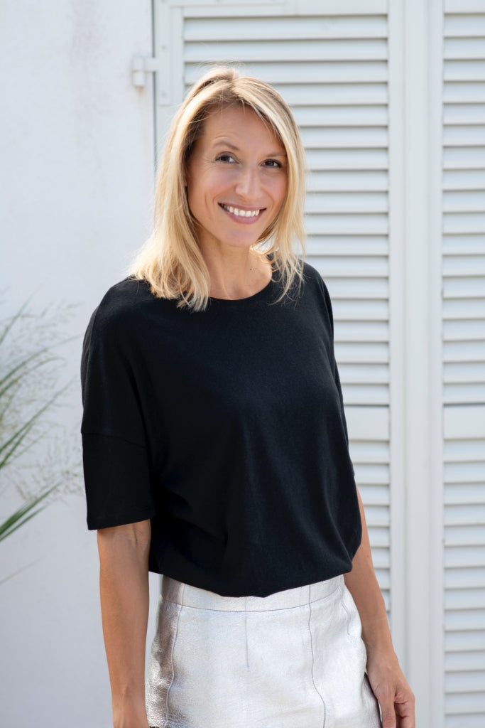 Tee shirt femme manche tombante au coude ample et oversize, en lin et coton upcyclé, col arrondi et évasé noir