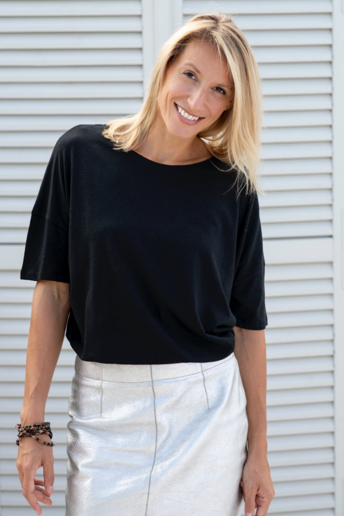 Tee shirt femme manche tombante au coude ample et oversize, en lin et coton upcyclé, col arrondi et évasé noir