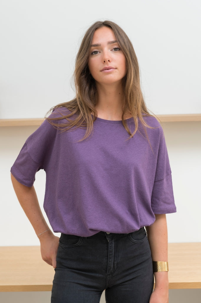 Tee shirt femme manche tombante au coude ample et oversize, en lin et coton upcyclé, col arrondi et évasé violet mauve
