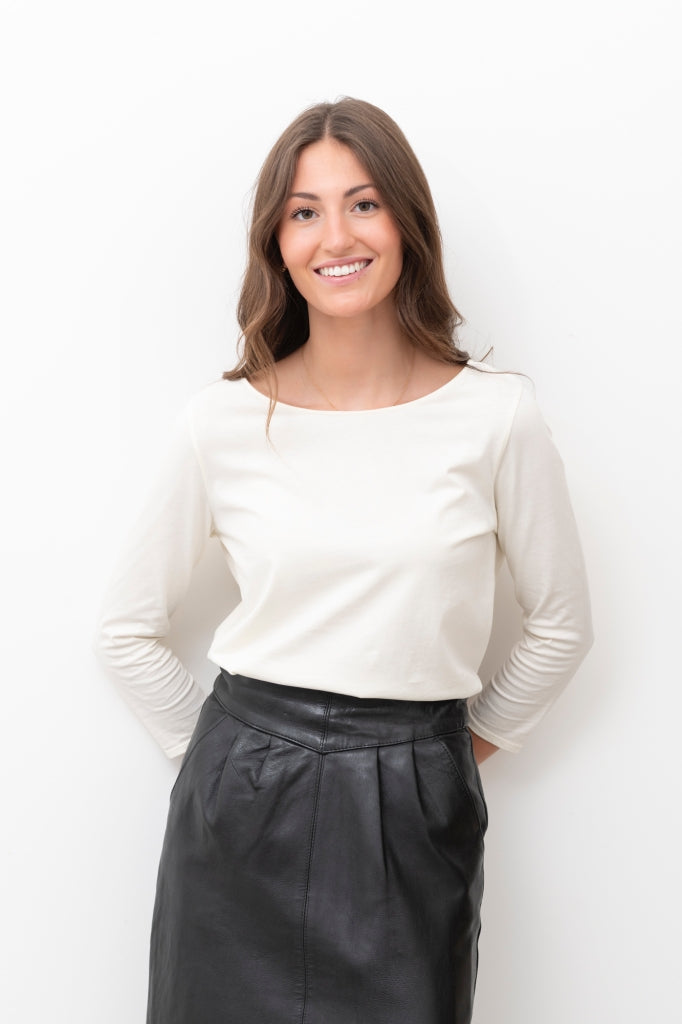 Tee-shirt ajusté éco-responsable en coton biologique GOTS, coloris beurre frais - look élégant