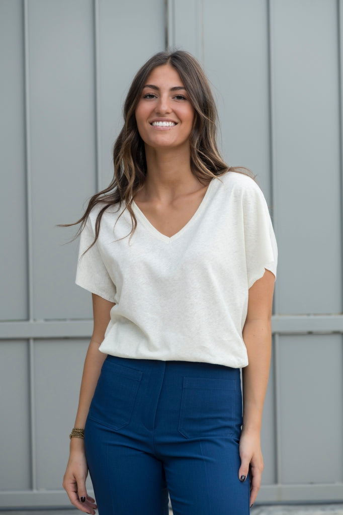 Tee shirt long femme lin et coton upcyclé manche courte forme oversize col V écru blanc cassé
