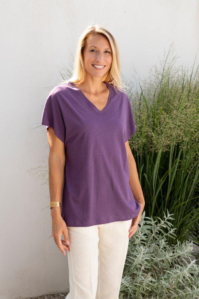 Tee shirt long femme lin et coton upcyclé manche courte forme oversize col V gris violet