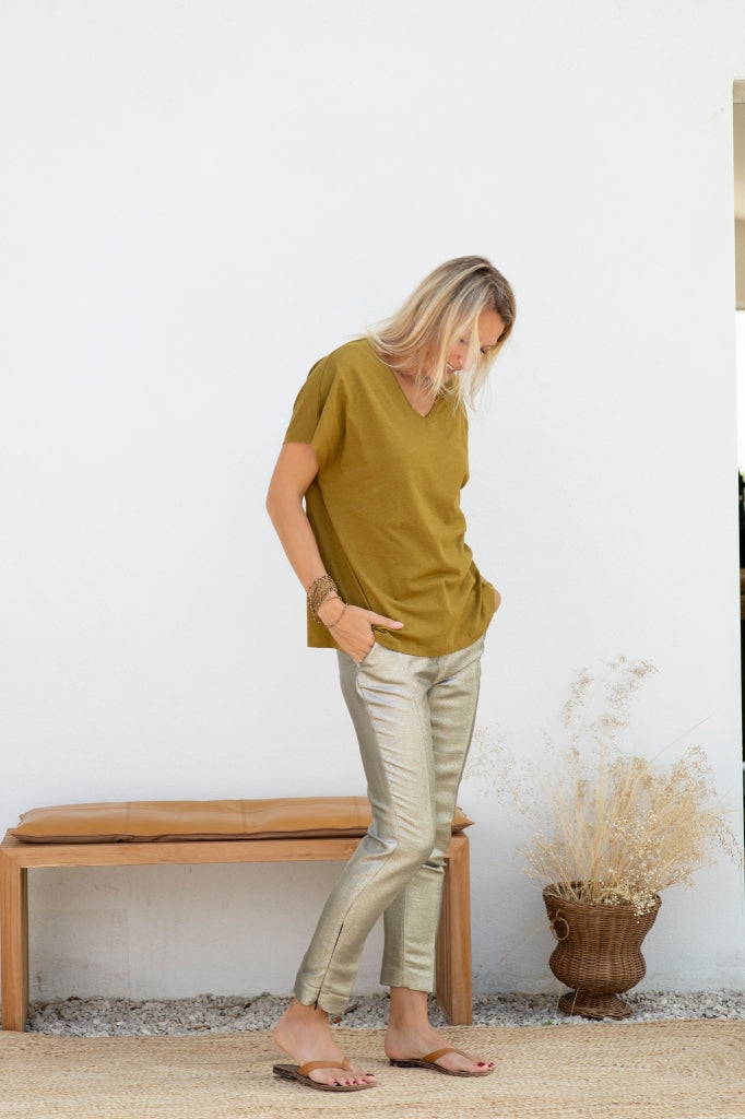 Tee shirt long femme lin et coton upcyclé manche courte forme oversize col V moutarde havane