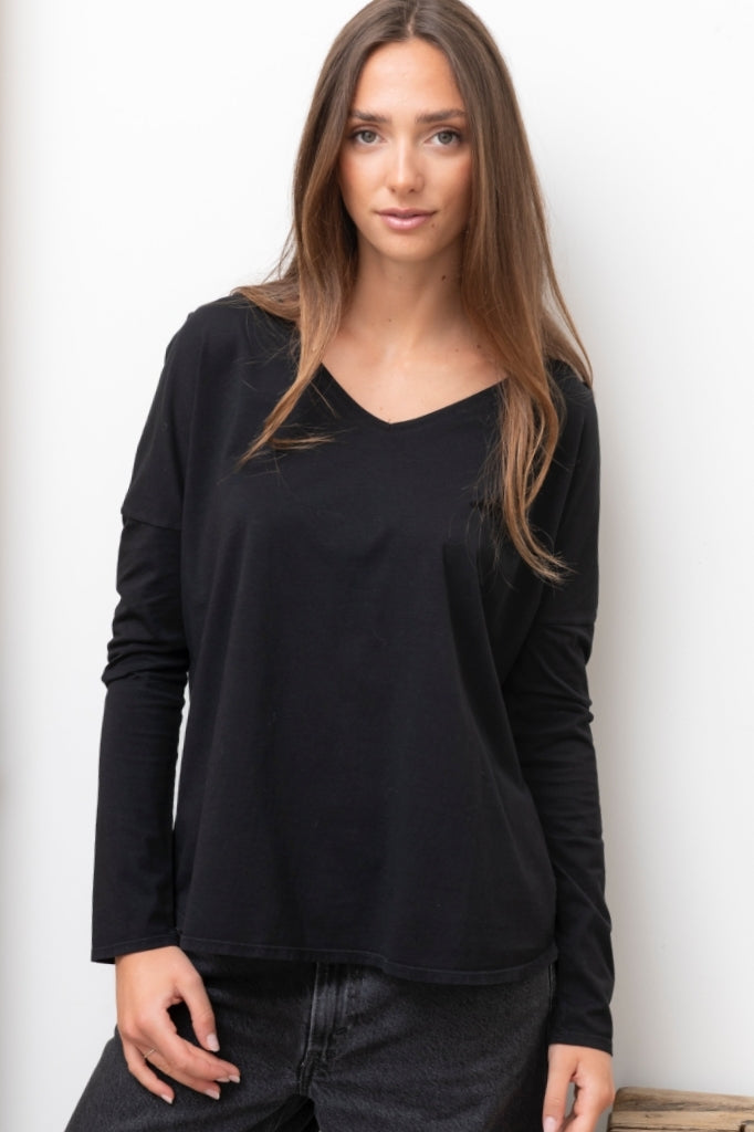 Tee-shirt oversize manche longue resserée col V femme en coton bio – EXTRA SUNY V noir noir