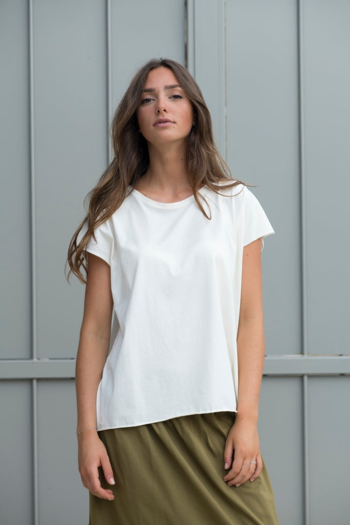 Tee shirt femme manche courte rock court et ample en coton bio GOTS éco responsable sans couture oversize col rond écru blanc cassé