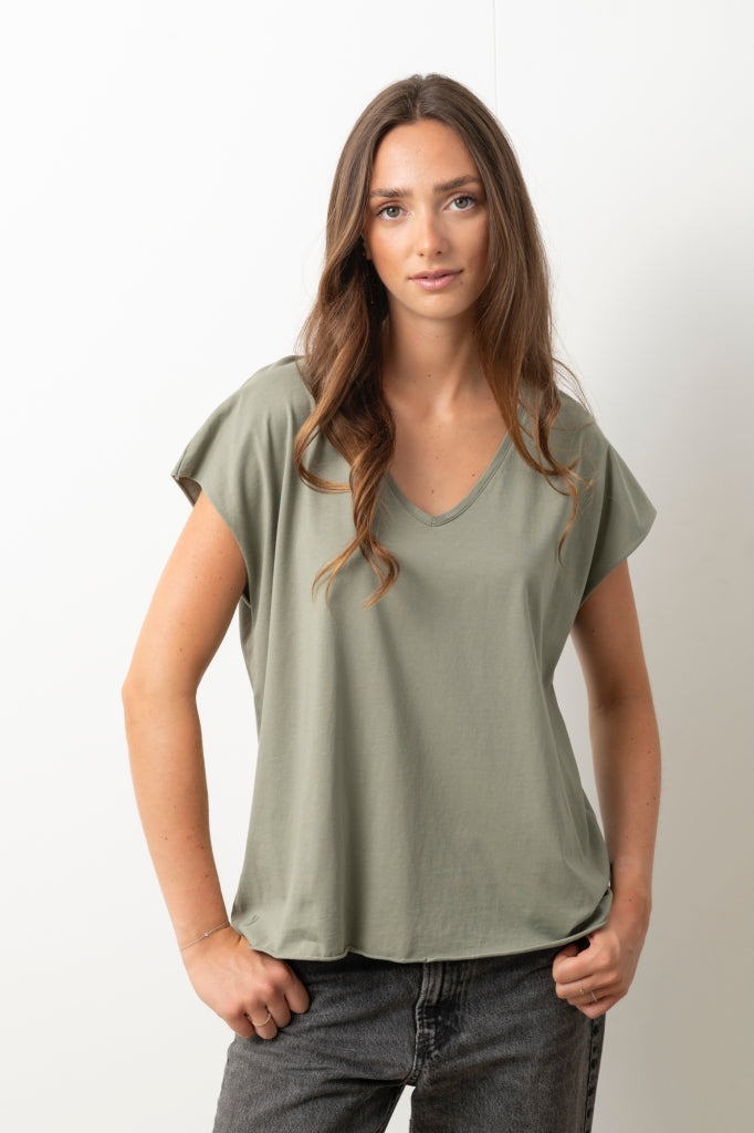 Tee shirt femme manche courte rock court et ample en coton bio GOTS éco responsable sans couture oversize col v gris kaki vert