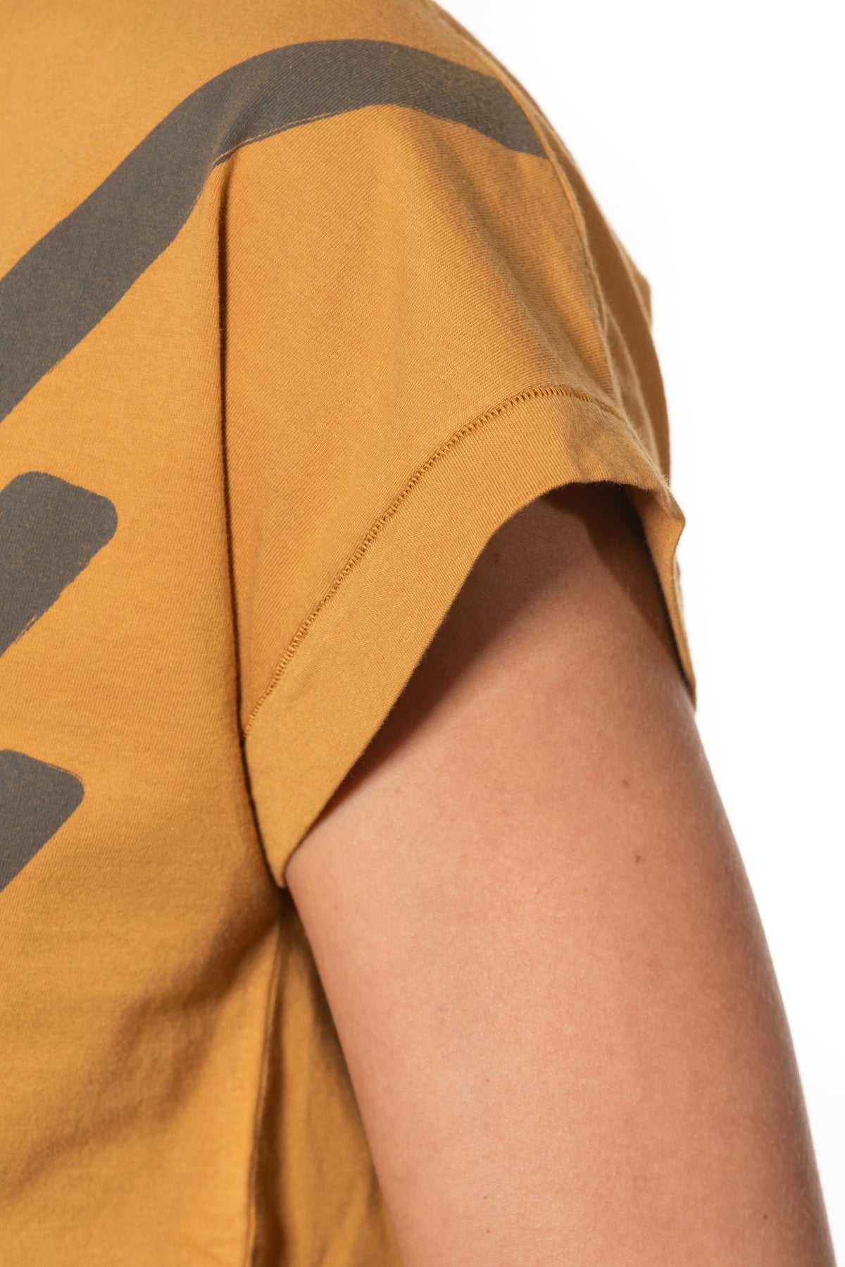 T shirt coton bio eco responsable femme col rond manche courte coupe loose jaune curry print graphique suny