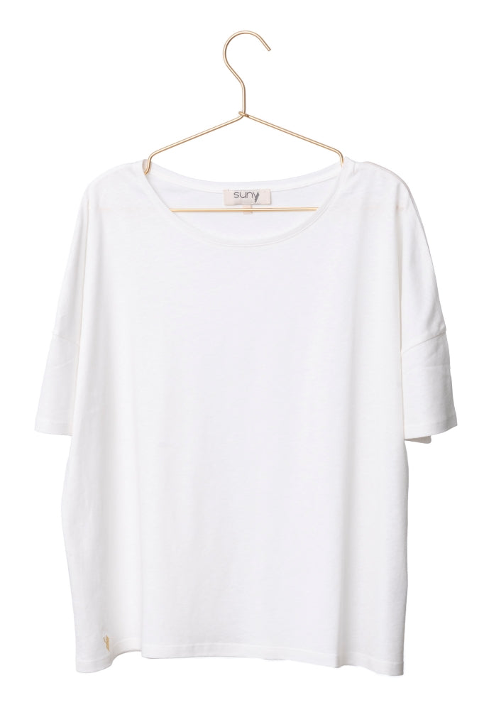 Tee shirt femme 100% bio manche tombante au coude ample et oversize, en lin et coton upcyclé, col arrondi et évasé écru, blanc cassé