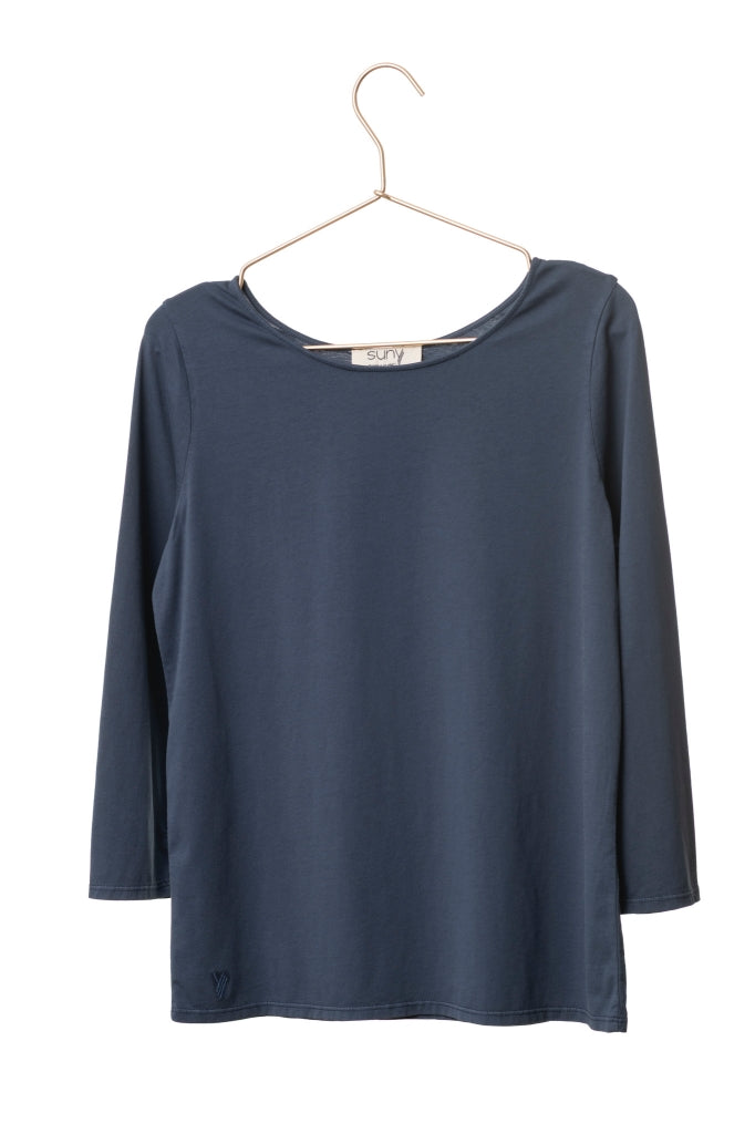 Détail du col danseuse du tee-shirt Dancing Suny en coton bio bleu marine