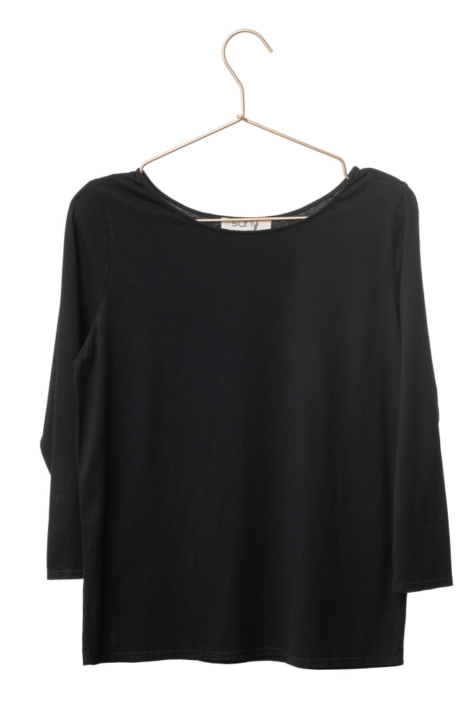 Tee-shirt noir col danseuse manches 3/4 coupe ajustée – style intemporel et élégant