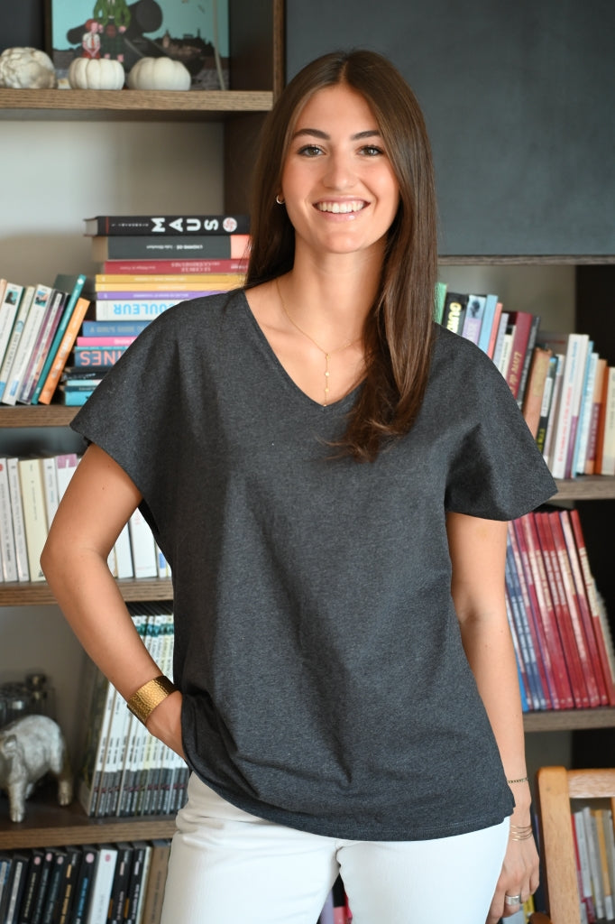 Tee shirt femme manche courte forme oversize coton upcyclé col V gris anthracite chiné