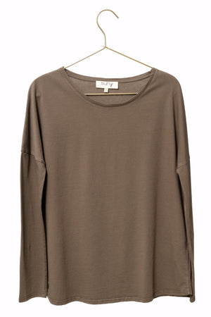 Tee-shirt à manches longues Extra Suny en coton bio couleur café sur cintre