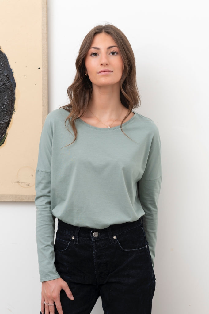 Tee-shirt oversize femme en coton bio vert sauge, manches longues ajustées – Suny