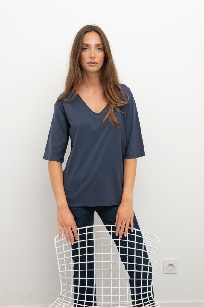 Tee-shirt femme col V manches 3/4 en coton bio bleu marine – coupe flatteuse et responsable