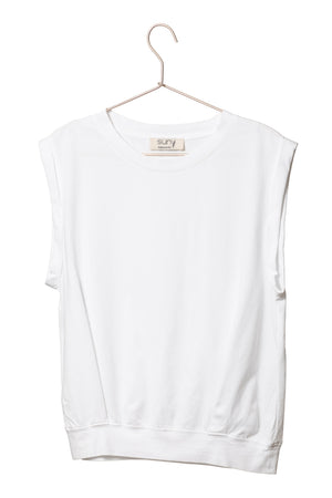 Tee-shirt blanc Garance, col rond, manches évasées avec retour, effet blousant parfait pour jupes et pantalons, en coton bio certifié GOTS