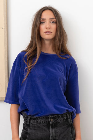 Tee-shirt HERMINE en velours de coton bio bleu outremer – coupe oversize et douce