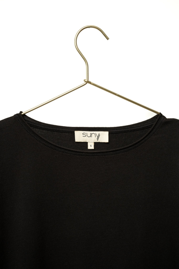 Tee-shirt JUNE noir noir femme manches longues en coton bio avec col évasé roulotté Suny