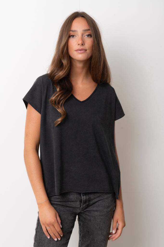 Tee shirt femme manche courte rock court et ample en coton bio GOTS éco responsable sans couture oversize col rond noir, charbon