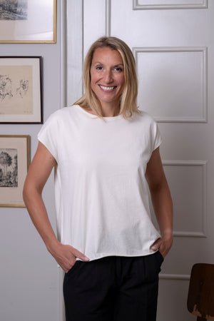 Tee shirt femme manche courte rock court et ample en coton bio GOTS éco responsable sans couture oversize col rond écru blanc cassé
