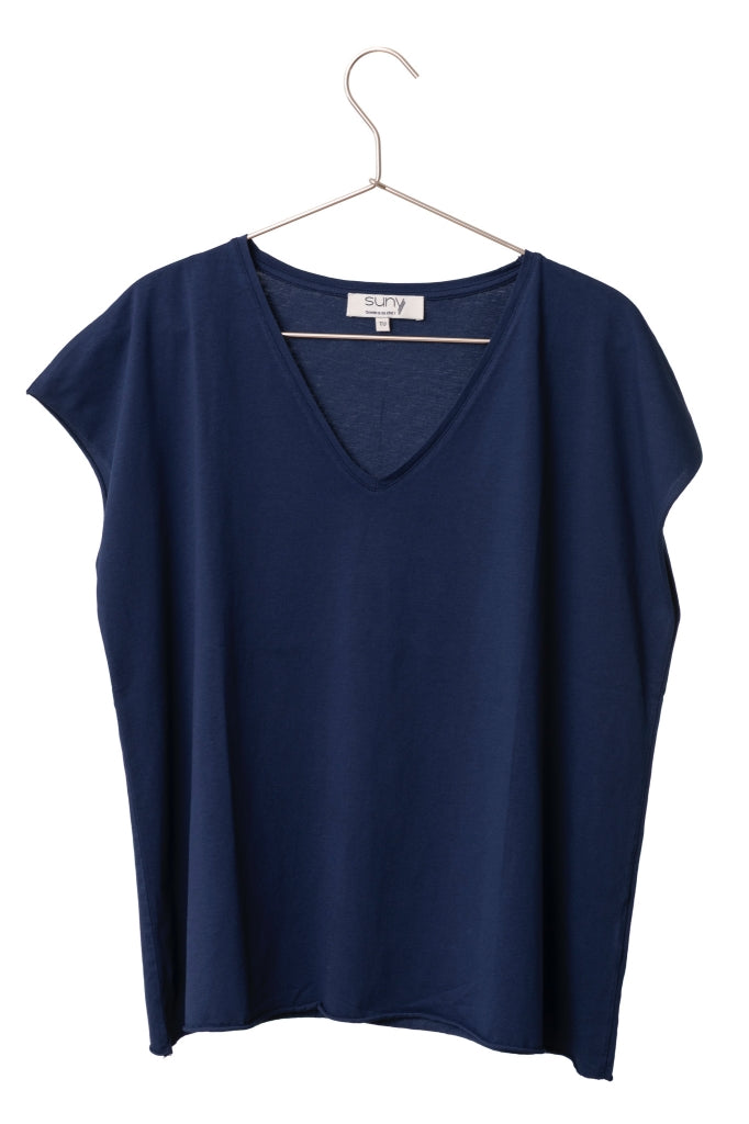 Tee-shirt ROCKY V Suny Marine foncé en coton bio certifié GOTS, col V, coupe loose, bords francs roulottés, jersey 160 g/m²