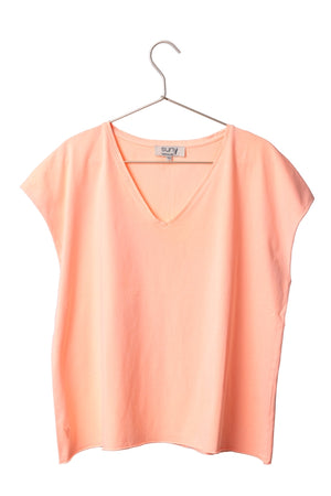 ee-shirt ROCKY V Suny Orange fluo en coton bio certifié GOTS, col V, coupe loose, bords francs roulottés, jersey 160 g/m²