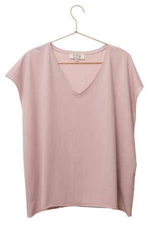 Tee-shirt ROCKY V Suny Rose parme en coton bio certifié GOTS, col V, coupe loose, bords francs roulottés, jersey 160 g/m²,