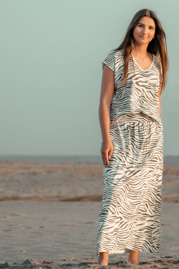 Tee shirt femme manche courte rock court et ample en coton bio GOTS éco responsable sans couture oversize col v imprimé zebre