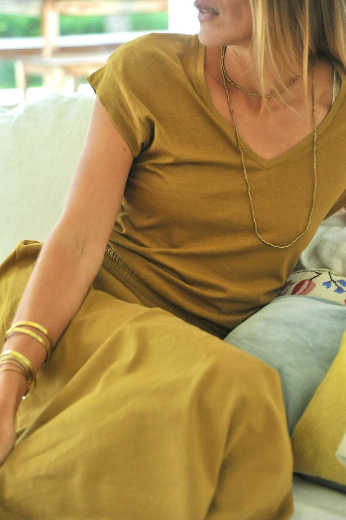 T-shirt basique femme col V coton et lin biologique coupe droite fabrication ecoresponsable havane, tabac, marron