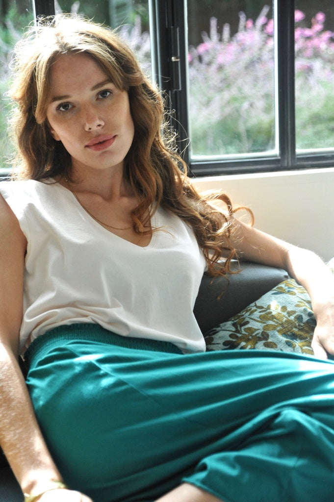 Tee shirt femme sans manche débardeur manche courte rock en coton jersey bio GOTS coupe droite, coupe ajustée, col V blanc beige, blanc cassé, beige, écru, blanc pâle