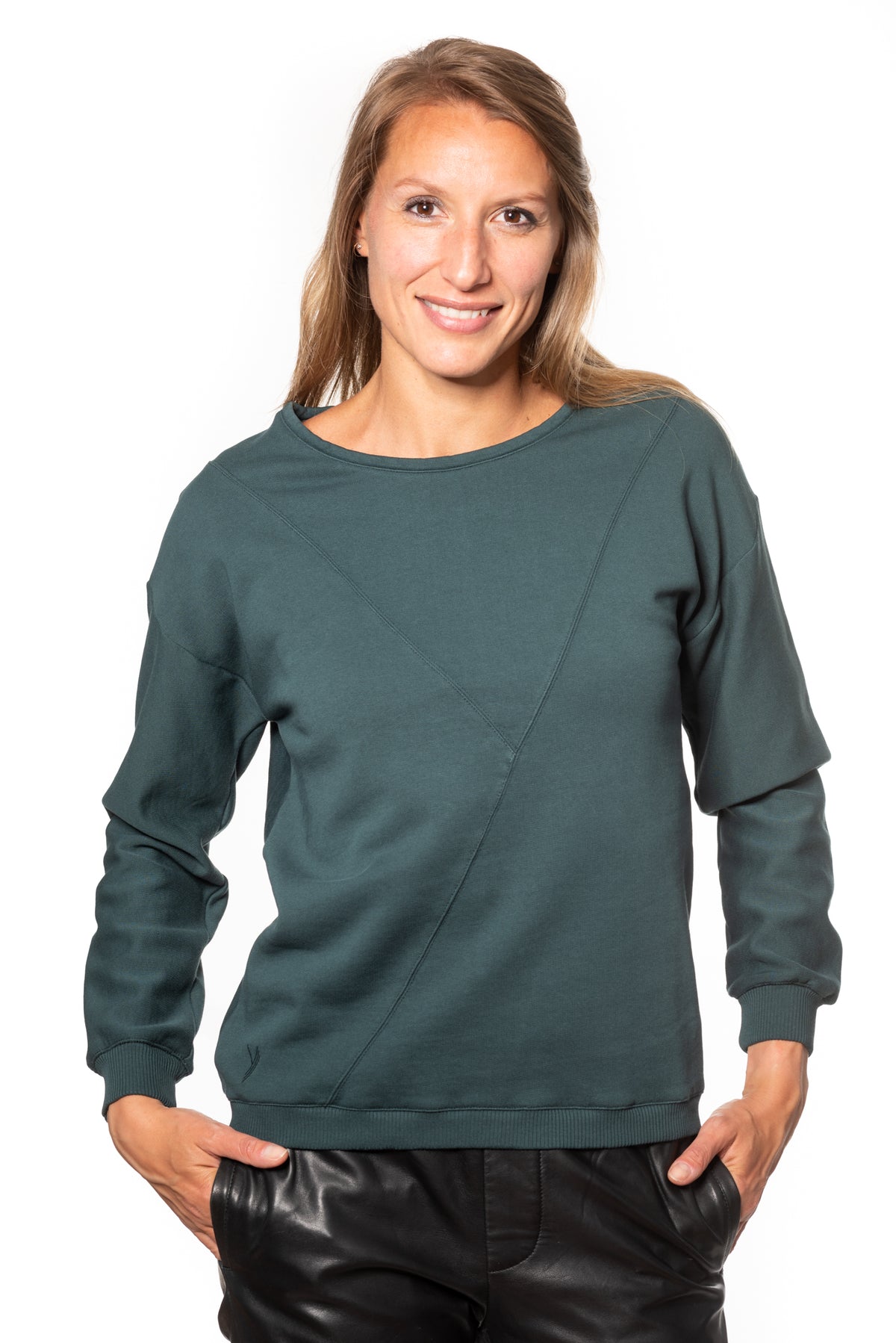 Pull sweat ajusté col rond pour femme en coton bio GOTS eco responsable marque suny de couleur vert foncé